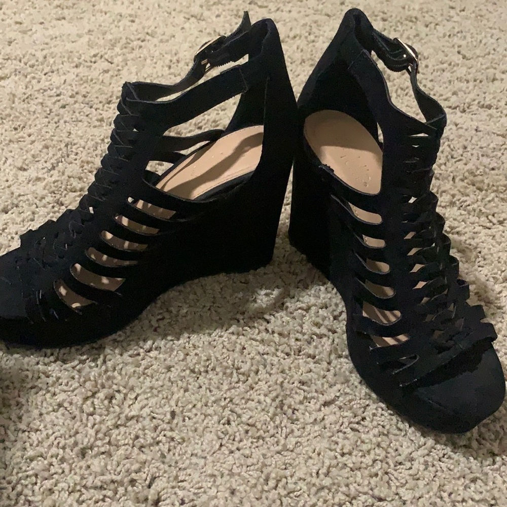Black wedge heels
